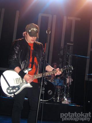 Image: fall-out-boy-hey-...572841575-bebdd6.jpg
