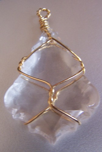 Image: pendentif-resine-cristal-383c8a.jpg